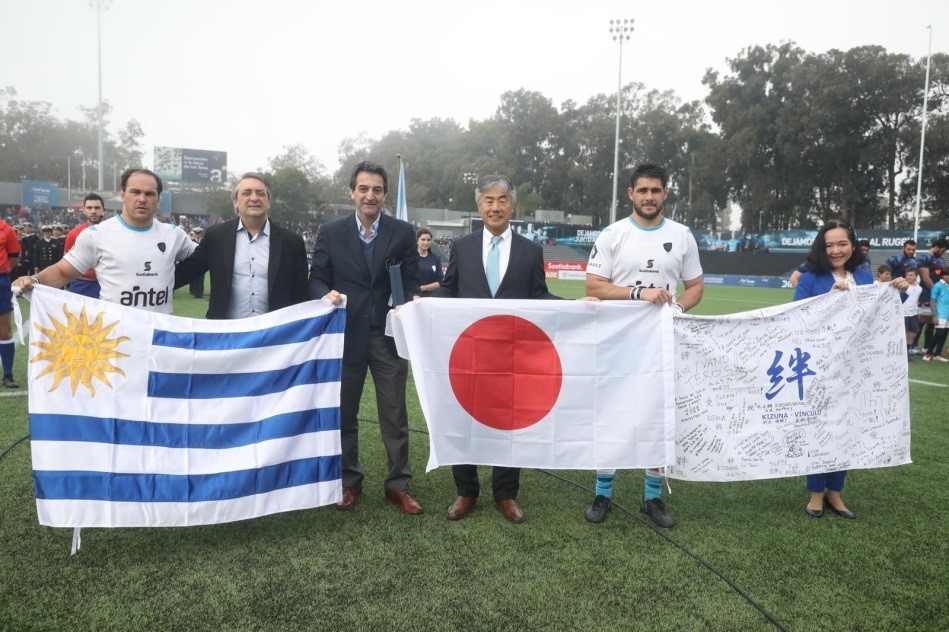 行ってらっしゃい ロス テロス チャルア スタジアムでの壮行試合の開催 在ウルグアイ日本国大使館 行ってらっしゃい ロス テロス チャルア スタジアムでの壮行試合の開催 在ウルグアイ日本国大使館